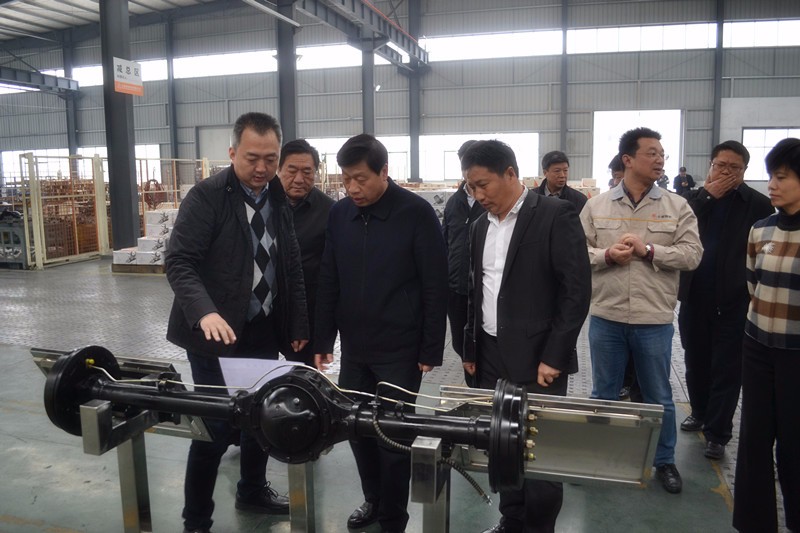 十堰?jng)委书记张维国同志视察十堰精密公? /></label></dt>
                                <dd class=