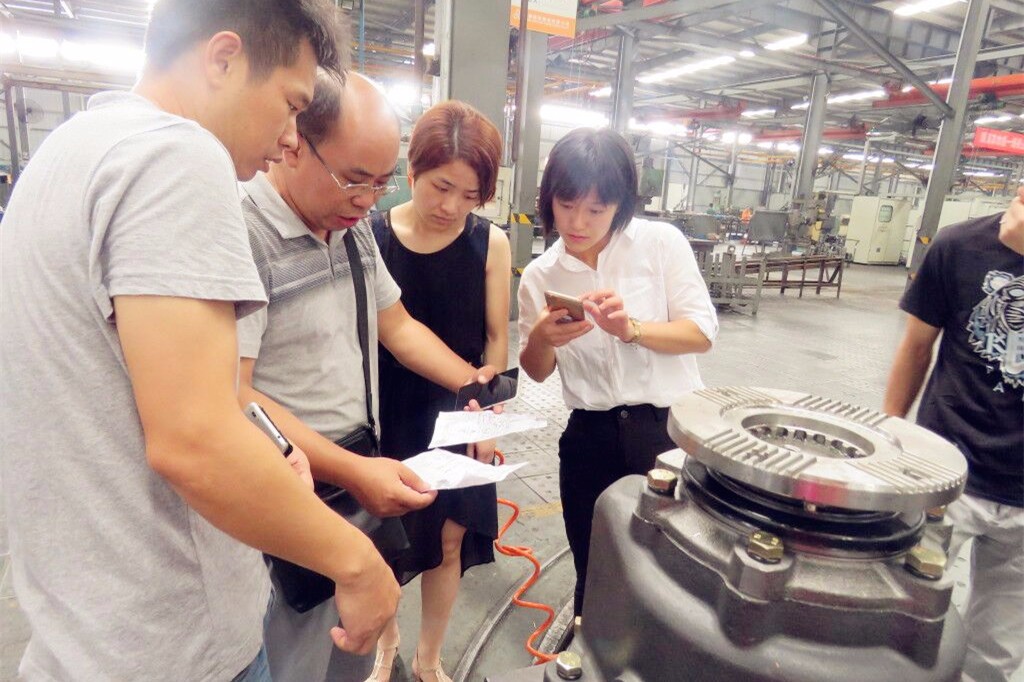 深圳民富沃能、東風特汽聯(lián)合考察組蒞臨十堰精密新動力科技有限公司參觀指導工作