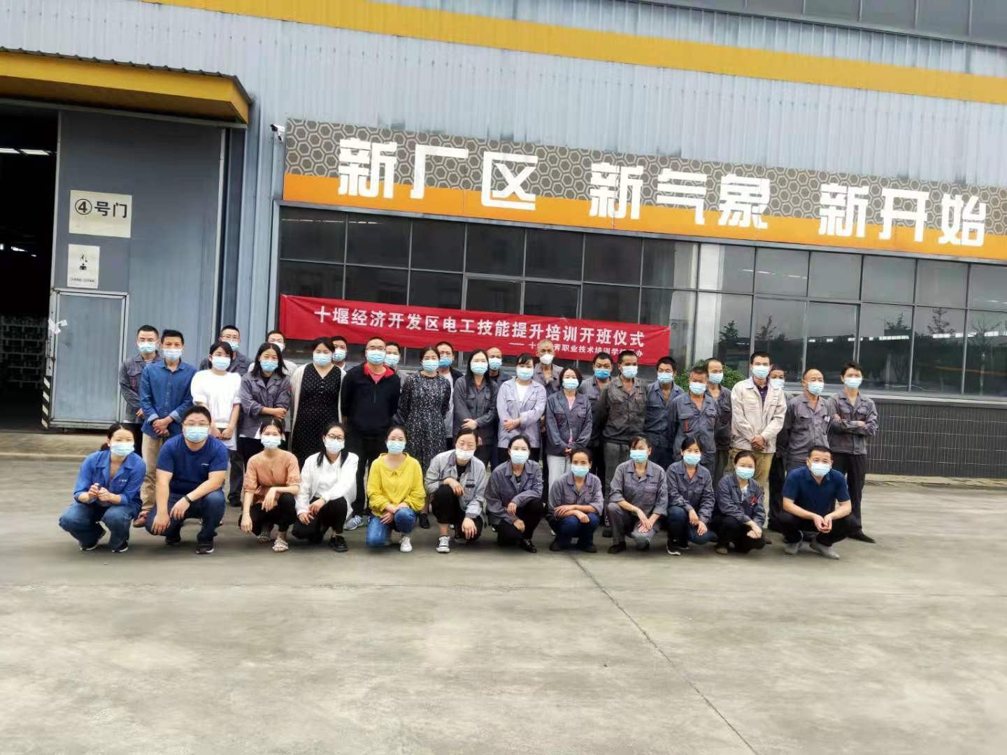 市總工會(huì)主席李馥秀深入我司慰問(wèn)困難職工