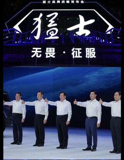 中國悍馬“猛士”登場，國產(chǎn)電動車為啥掀起了硬派越野風(fēng)？